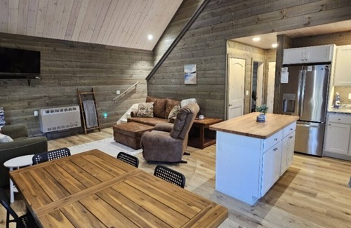 Greenville Cabin | Scammon Ridge Cabin - Secluded - Pet friendly