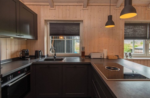 Kuestelberg House | Scandinavian Lodge with hot tub near Winterberg
