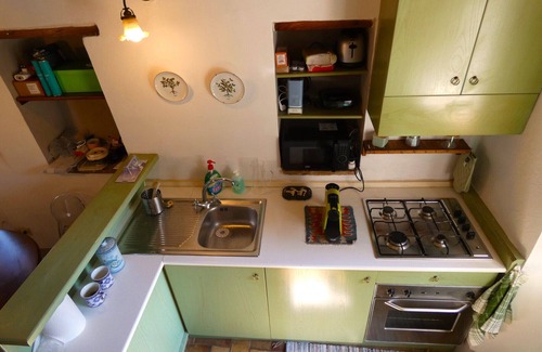 Amelia Apartment | Scappo in Umbria, L'affaccio sul vicolo