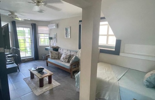 Haggatt Hall Apartment | Scarlett Studios 3 £:CAR HIRE AND APARTMENT PACKAGE US Embassy APPT 7 mins drive