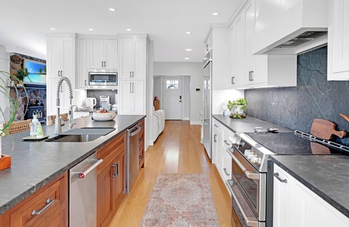 Dartmouth House | Scenic 4BR/3BA Waterfront Getaway with private dock, kayaks & Stunning Views