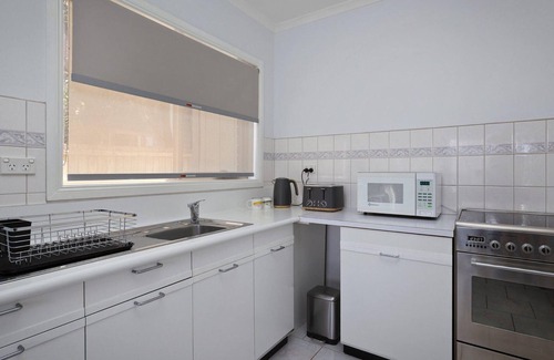 Apollo Bay Apartment | Scenic Beach Apartment - Best Value, Walk To Beach *New Listing 2020*
