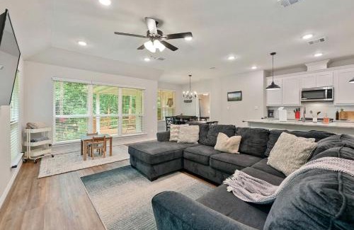 Westfield Village House | Scenic Creekside Retreat with Modern Comforts Near Texas A&M University in College Station, Texas