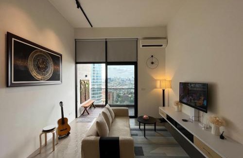 Brickfields Apartment | Scenic Garden Balcony EST Bangsar Studio for 2