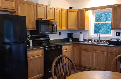 Hood House | Scenic mountain getaway with a firepit and amazing views of mountains and horses