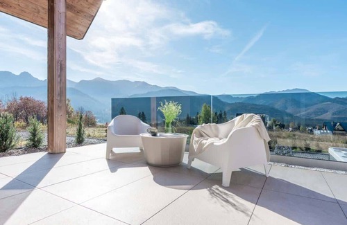 Koscielisko House | Scenic Mountain Oasis with terrace and View