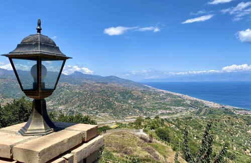 Forza d'Agro Apartment | Scenic mountain villa in vineyards in quiet area in Forza d'Agrò near Taormina