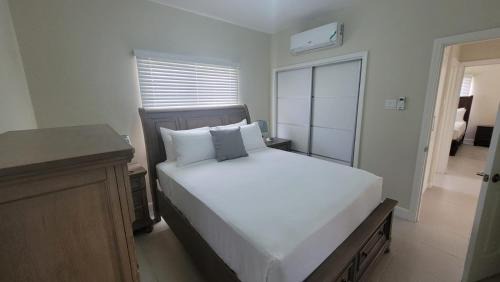 Lucea House | Scenic Ocean View Home