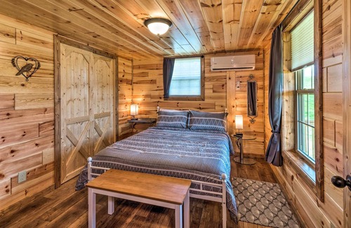 Cub Run Cabin | Scenic Retreat w/ Ponds, Waterfall, Cave & More!