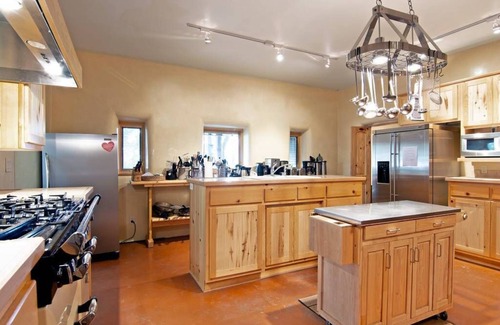 Truchas House | Scenic Southwest Style Mountain Retreat, Close to Santa Fe & Taos