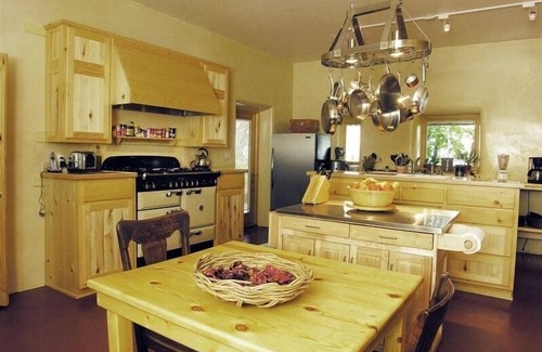 Truchas House | Scenic Southwest Style Mountain Retreat, Close to Santa Fe & Taos