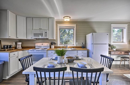 Carson Apartment | Scenic Studio w/Loft & View of the Columbia River