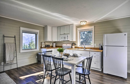 Carson Apartment | Scenic Studio w/Loft & View of the Columbia River