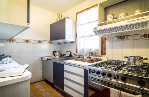 Lastra a Signa Villa | SCENIC TUSCAN VIEWS FROM THE EXCEPTIONAL TERRACE - 230M2, WITH A PRIVATE GARDEN!