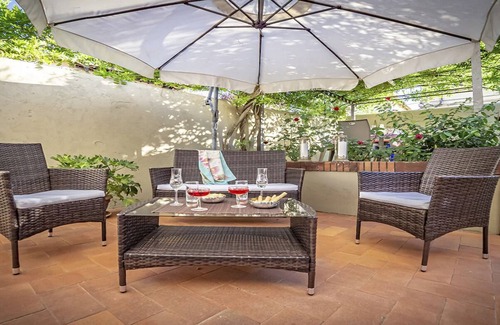 Lastra a Signa Villa | SCENIC TUSCAN VIEWS FROM THE EXCEPTIONAL TERRACE - 230M2, WITH A PRIVATE GARDEN!
