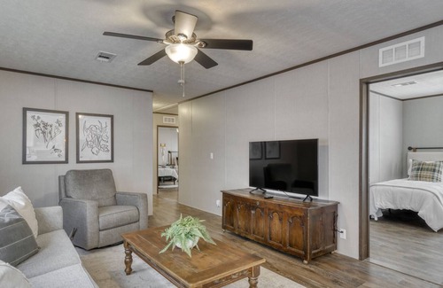 Fayette County House | Scenic Views 10 minutes to Round top