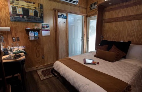 Chestnut Mound Bed & Breakfast | Scenic views and quiet comfort! The Piccolo private getaway @ Tuscany Inn