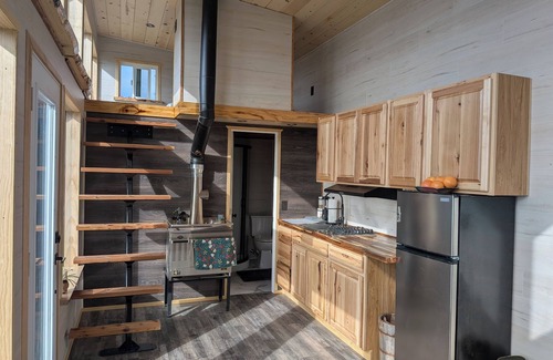 Homer Cabin | Scenic Views Hilltop Cabin