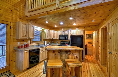 Morganton Cabin | Scenic Views, Hot Tub Soaks, Firepit Roasts, Cookouts & Nearby Adventures - Cardinal's Crossing