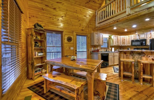 Morganton Cabin | Scenic Views, Hot Tub Soaks, Firepit Roasts, Cookouts & Nearby Adventures - Cardinal's Crossing