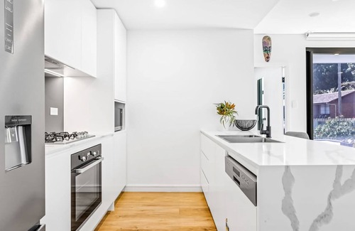 Wollongong CBD Apartment | Scenic Wollongong Gem City Location with Rooftop