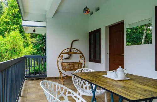 Devikolam House | Sceva's Garden Home - King Bed and Mountain View!n