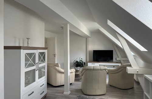 Magdeburg Apartment | Schöne Dachgeschosswohnung im Gastroviertel an der Elbe