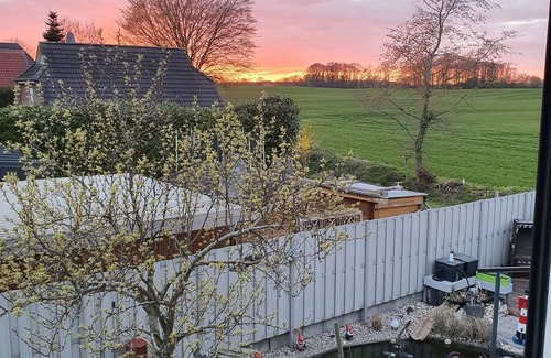 Wankendorf Apartment | Schöne Ferienwohnung in Ruhiger Wohnsiedlung mit Unverbautem Feldblick