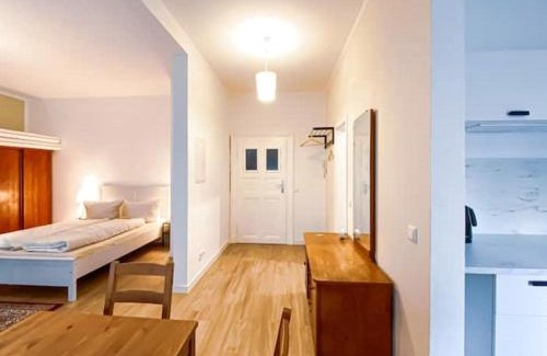 Plagwitz Apartment | Schöne Ferienwohnung in Plagwitz nahe Karl-Heine-Straße -Netflix, WLAN, Waschmaschinet