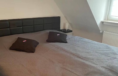 Kaarst Apartment | Schöne Ruhige 2 Zimmerwohnung mit Balkon in Kaarst Zentrum