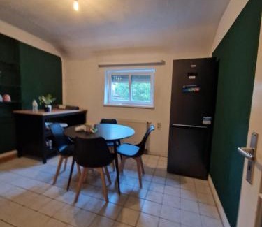Winnenden Apartment | Schöne Wohnung mit 6 Einzelbetten, geeignet für Monteure