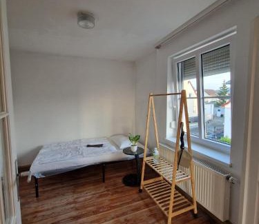 Winnenden Apartment | Schöne Wohnung mit 6 Einzelbetten, geeignet für Monteure