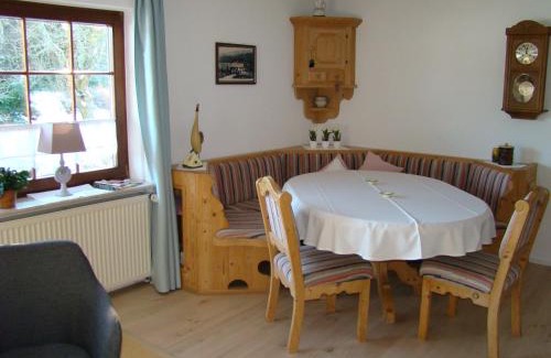Forbach Apartment | Schönes Doppelzimmer mit separater Wohn-Küche im nördlichen Nationalpark Schwarzwald