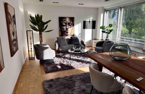 Golzheim Apartment | Schönster Rheinblick Messe Parken Luxus 10 Person