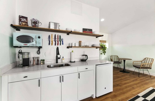 Chandler Apartment | SCH06 · Mokuoeo Studio suite.nui