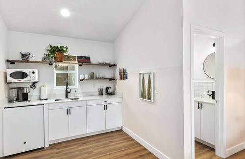 Chandler Apartment | SCH26 - Wahinemakanui Studio suite. hōʻoluʻolu