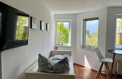 Magdeburg Condo | Schickes Studio - Einzimmerapartment Nahe Uniklinik im Mehrfamilienhaus 4. OG