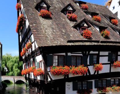 Fishermen's Quarter Hotel | Schiefes Haus