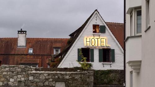 Fishermen's Quarter Hotel | Schiefes Haus