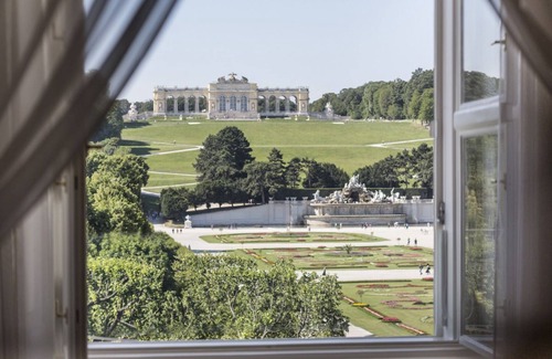Schonbrunn Apartment | Schloß Schönbrunn Grand Suite