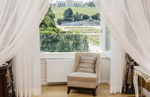 Schonbrunn Apartment | Schloß Schönbrunn Grand Suite