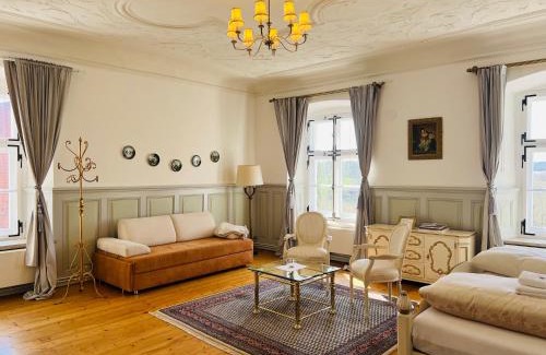 Gutenzell Apartment | Schloss Hürbel Storchennest-Appartement - Luxury Apartment THE Stork Nest