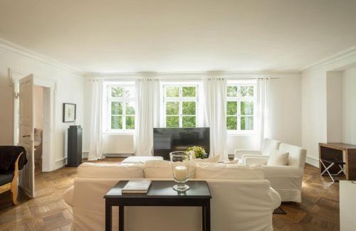 Immenstaad am Bodensee Apartment | Schloss Kirchberg - am Park