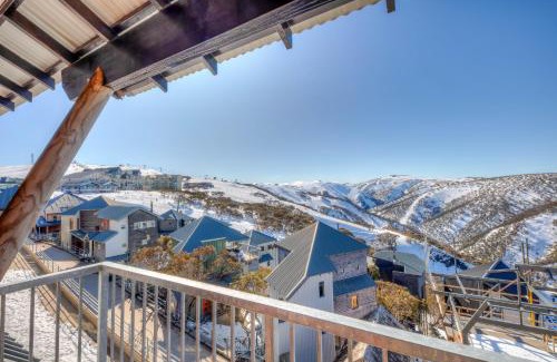 Hotham Heights Apartment | Schnapps Penthouse Ski Apt with Undercover Parking
