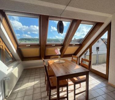 Simmozheim Apartment | Schwarzwald-Luft 3,5 Zimmer 90qm mit Doppelgarage