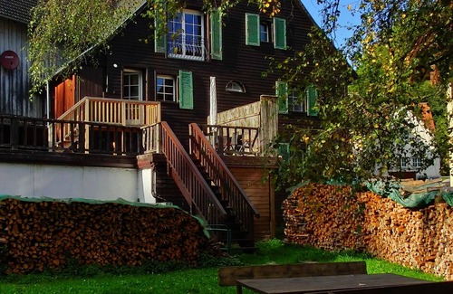 Wutach House | Schwarzwaldbauernhaus Wutach, historic holiday home with alpine view, tiled stove