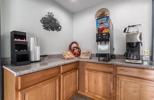 Tomball Hotel | Scottish Inn and Suites Tomball
