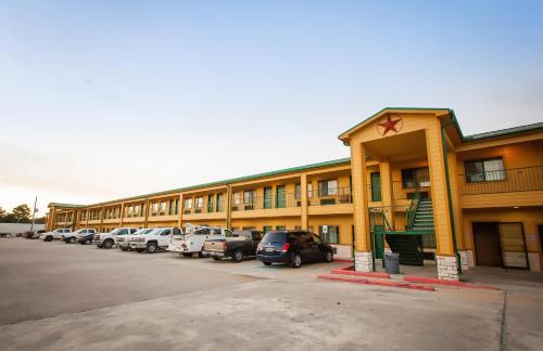 Hankamer Hotel | Scottish Inn & Suites