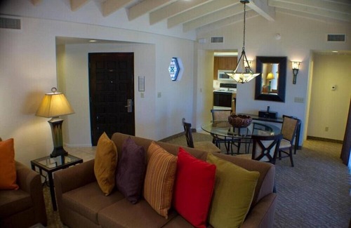Arcadia Condo | Scottsdale Camelback Resort Inviting 2BR Condo with Jacuzzi