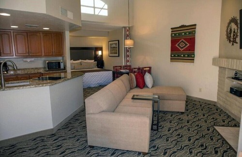 Arcadia Apartment | Scottsdale Camelback Resort Spacious Studio with Picnic Area